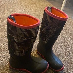 Women’s Muck style boot size 7.5